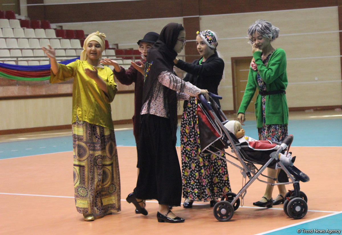 Жаркое лето Баку с освежающими танцами (ФОТО)