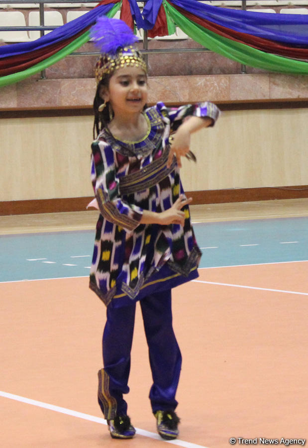 Жаркое лето Баку с освежающими танцами (ФОТО)