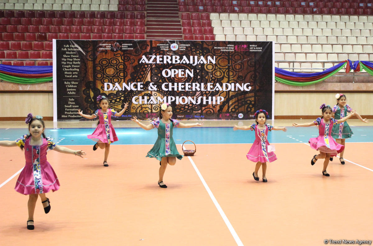 Жаркое лето Баку с освежающими танцами (ФОТО)