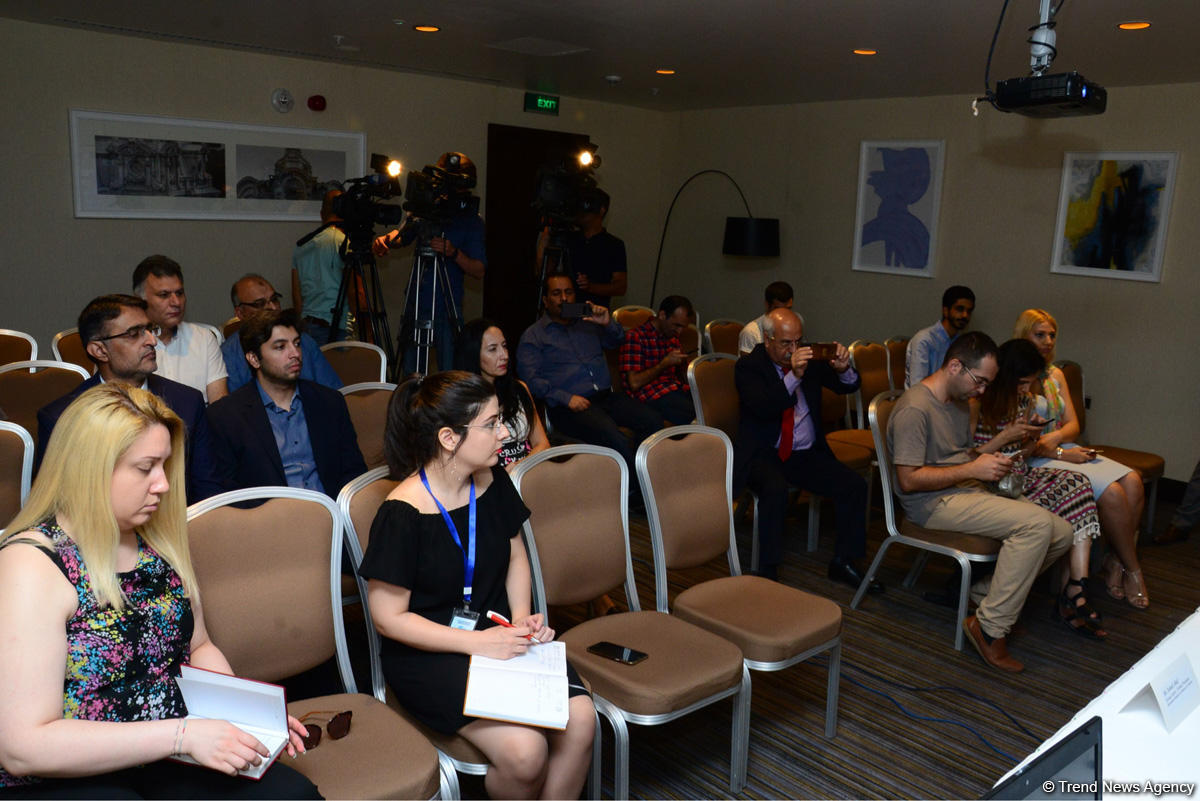 Исламабад и Баку должны наладить прямое авиасообщение и безвизовый режим для развития торговли -глава ТПП (ФОТО)