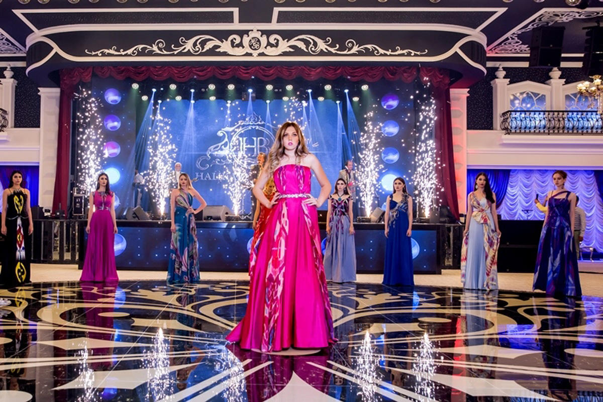 Воспоминания юности ожили в Баку – яркая палитра Востока Фахрии Халафовой и "Ялла"  (ВИДЕО, ФОТО)