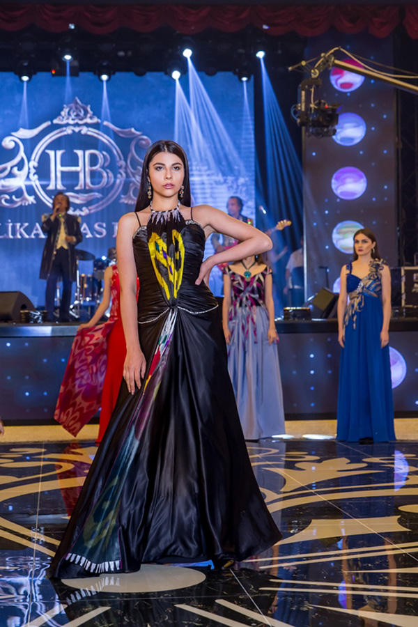 Воспоминания юности ожили в Баку – яркая палитра Востока Фахрии Халафовой и "Ялла"  (ВИДЕО, ФОТО)