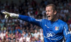 Он весил 105 кг! Удивительный вратарь сборной Исландии – от "Евровидения" в Баку до "Карабаха" (ВИДЕО, ФОТО)