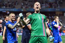 Он весил 105 кг! Удивительный вратарь сборной Исландии – от "Евровидения" в Баку до "Карабаха" (ВИДЕО, ФОТО)