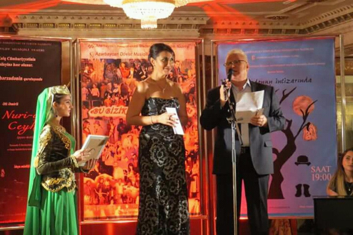 В Баку прошла церемония награждения лучших актеров театрального сезона (ФОТО)