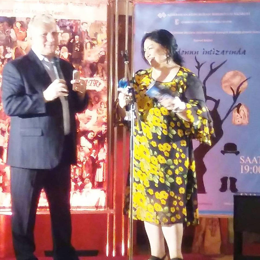 В Баку прошла церемония награждения лучших актеров театрального сезона (ФОТО)