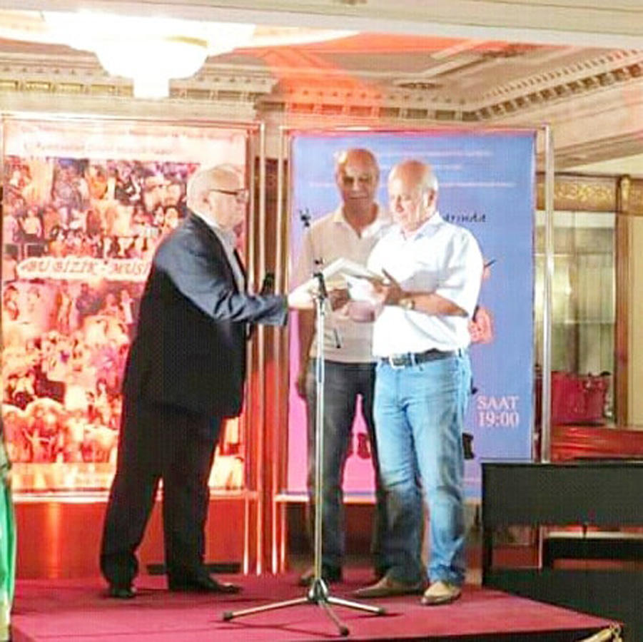 В Баку прошла церемония награждения лучших актеров театрального сезона (ФОТО)