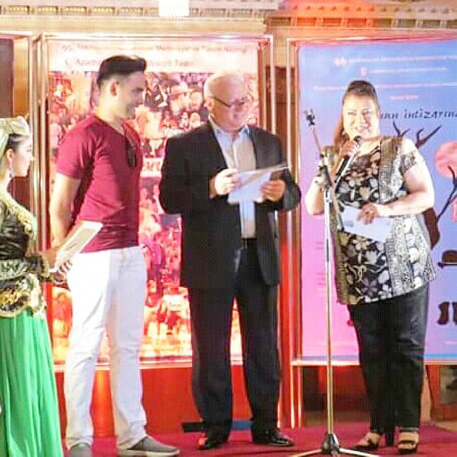 В Баку прошла церемония награждения лучших актеров театрального сезона (ФОТО)