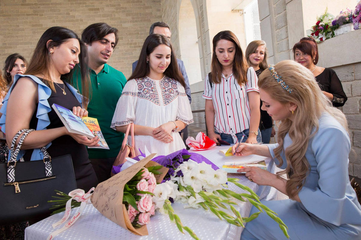 Первые супергерои Азербайджана! Фантастическая презентация "Принцессы планеты ветров" (ВИДЕО, ФОТО)