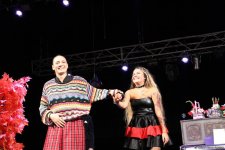 Истерика, крик, надрыв... - в бакинской русдраме закрыли театральный сезон (ФОТО)