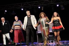 Истерика, крик, надрыв... - в бакинской русдраме закрыли театральный сезон (ФОТО)