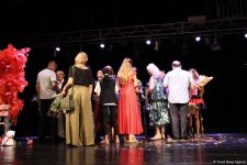 Истерика, крик, надрыв... - в бакинской русдраме закрыли театральный сезон (ФОТО)