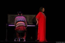 Истерика, крик, надрыв... - в бакинской русдраме закрыли театральный сезон (ФОТО)