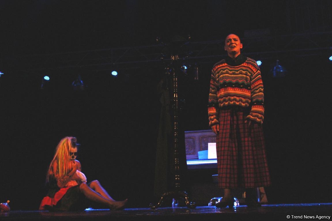 Истерика, крик, надрыв... - в бакинской русдраме закрыли театральный сезон (ФОТО)