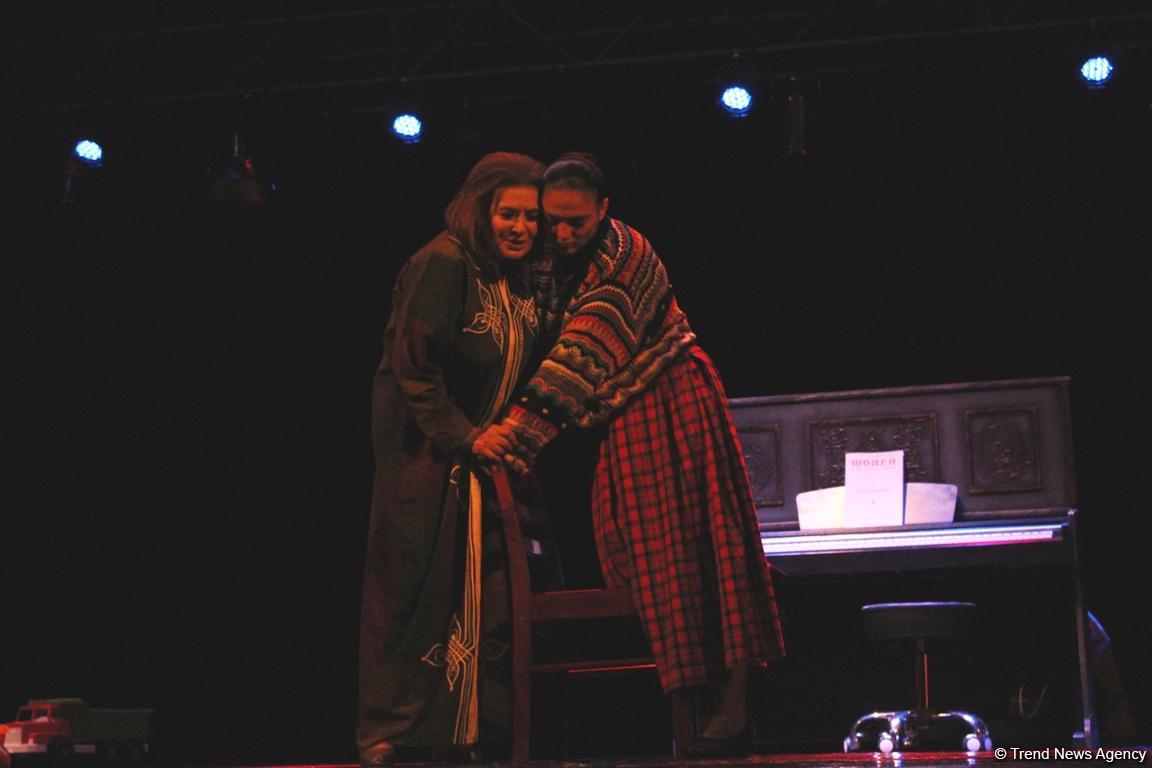 Истерика, крик, надрыв... - в бакинской русдраме закрыли театральный сезон (ФОТО)