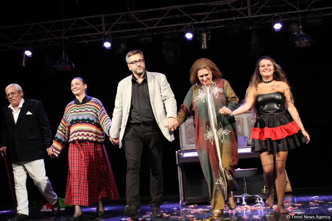 Истерика, крик, надрыв... - в бакинской русдраме закрыли театральный сезон (ФОТО)