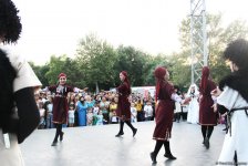 Жаркое лето Бакинского бульвара – танцы и песни народов мира (ФОТО)