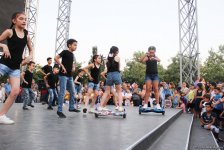 Жаркое лето Бакинского бульвара – танцы и песни народов мира (ФОТО)