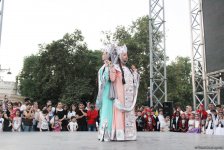 Жаркое лето Бакинского бульвара – танцы и песни народов мира (ФОТО)