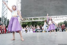 Жаркое лето Бакинского бульвара – танцы и песни народов мира (ФОТО)