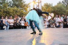 Жаркое лето Бакинского бульвара – танцы и песни народов мира (ФОТО)