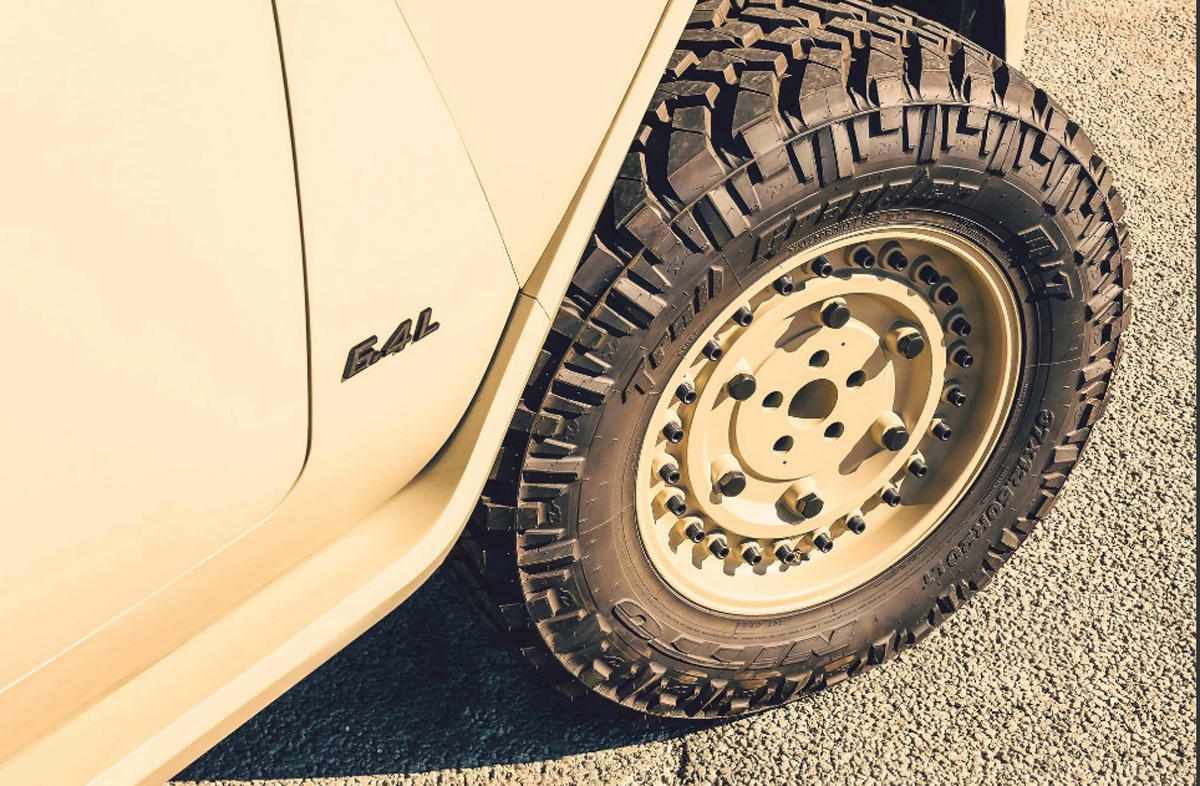 По дизайну уроженца Гянджи американцы выпустили военную версию внедорожника Tank (ФОТО)