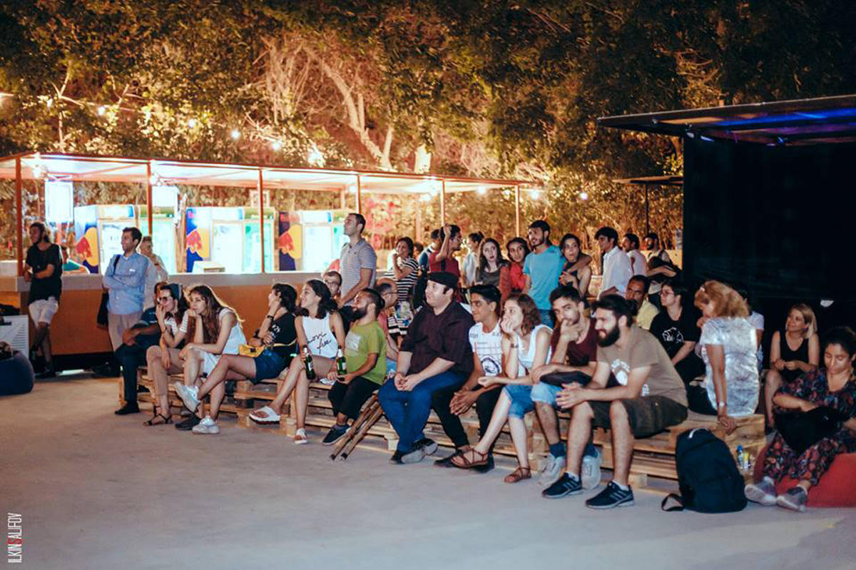 У азербайджанских актеров под открытым небом произошло лунное затмение (ФОТО)