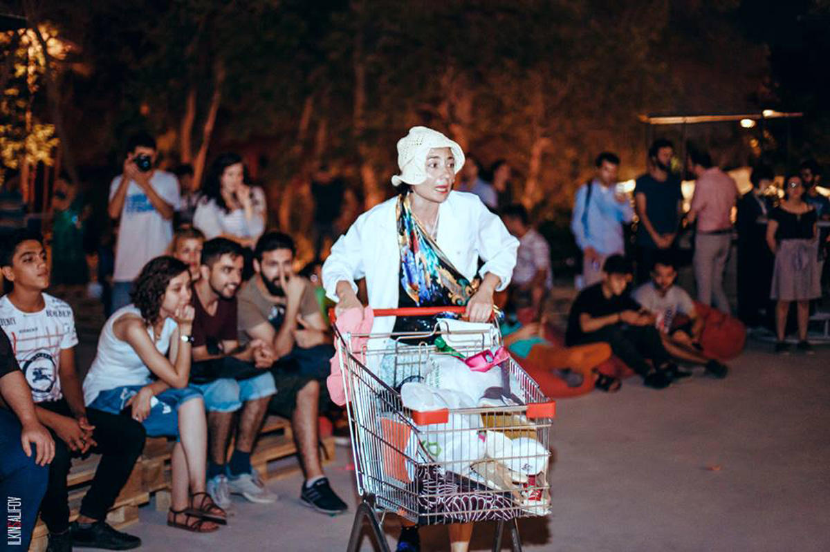 У азербайджанских актеров под открытым небом произошло лунное затмение (ФОТО)