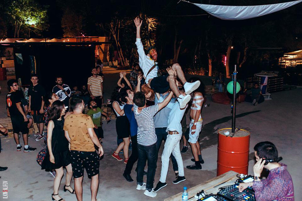 У азербайджанских актеров под открытым небом произошло лунное затмение (ФОТО)