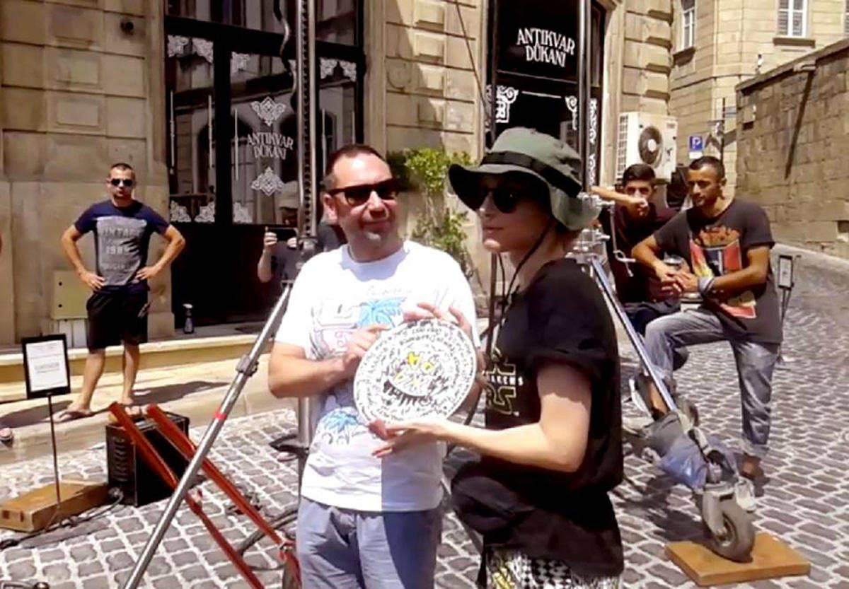 В Баку разбили тарелку и начали съемки романтической комедии "Однажды на жаре"  (ВИДЕО, ФОТО)