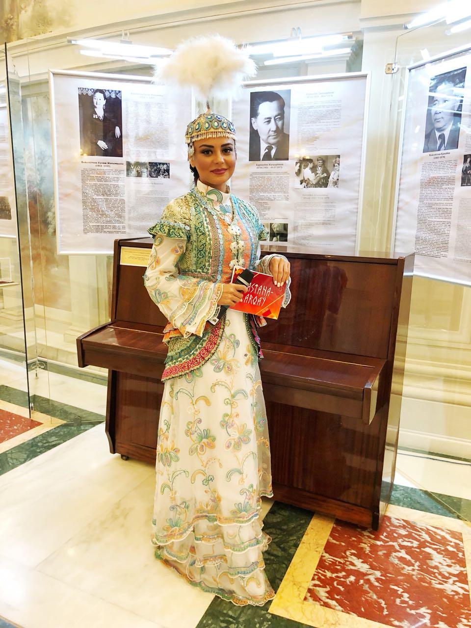 Вюсаля Ализаде в азербайджанском национальном платье очаровала гостей  "Астана-Аркау" (ФОТО)