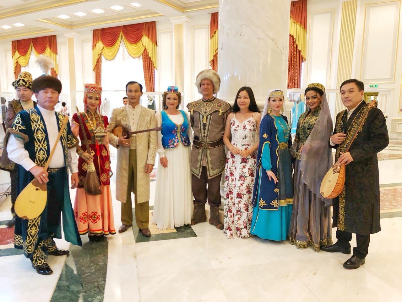 Вюсаля Ализаде в азербайджанском национальном платье очаровала гостей  "Астана-Аркау" (ФОТО)