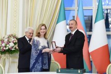 Президент Ильхам Алиев и Первая леди Мехрибан Алиева награждены орденом «За заслуги» Кавалер Большого креста  (ФОТО)