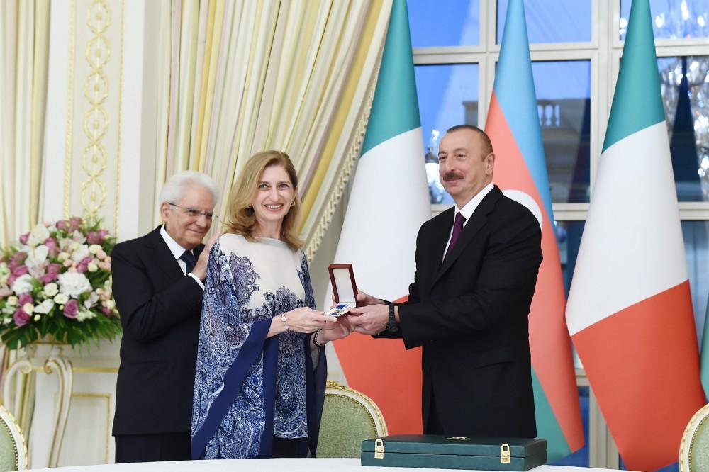 Президент Ильхам Алиев и Первая леди Мехрибан Алиева награждены орденом «За заслуги» Кавалер Большого креста  (ФОТО)