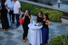 Приключения азербайджанцев и русских на берегу Каспия (ВИДЕО, ФОТО)