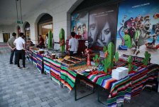 Приключения азербайджанцев и русских на берегу Каспия (ВИДЕО, ФОТО)