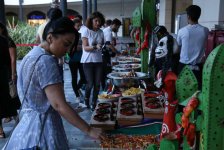 Приключения азербайджанцев и русских на берегу Каспия (ВИДЕО, ФОТО)