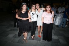 Приключения азербайджанцев и русских на берегу Каспия (ВИДЕО, ФОТО)