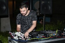 Приключения азербайджанцев и русских на берегу Каспия (ВИДЕО, ФОТО)