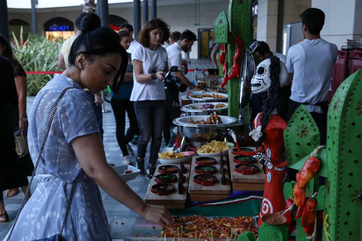 Приключения азербайджанцев и русских на берегу Каспия (ВИДЕО, ФОТО)