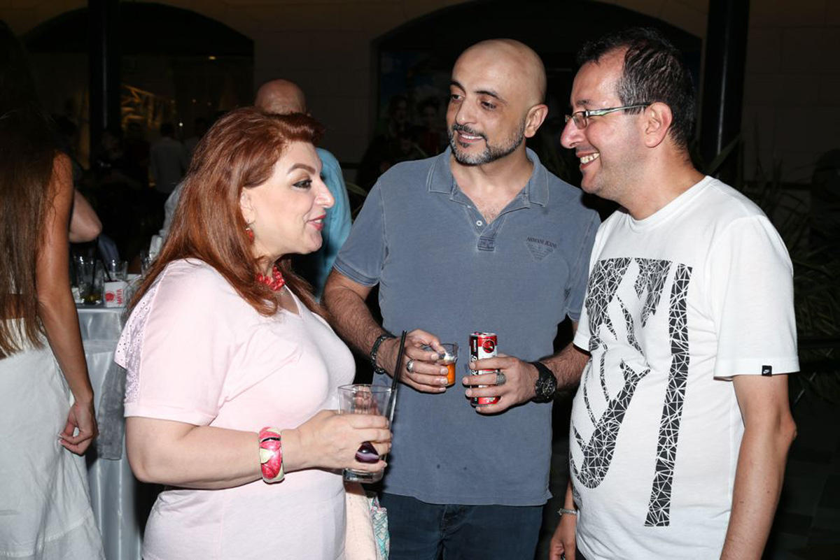 Приключения азербайджанцев и русских на берегу Каспия (ВИДЕО, ФОТО)