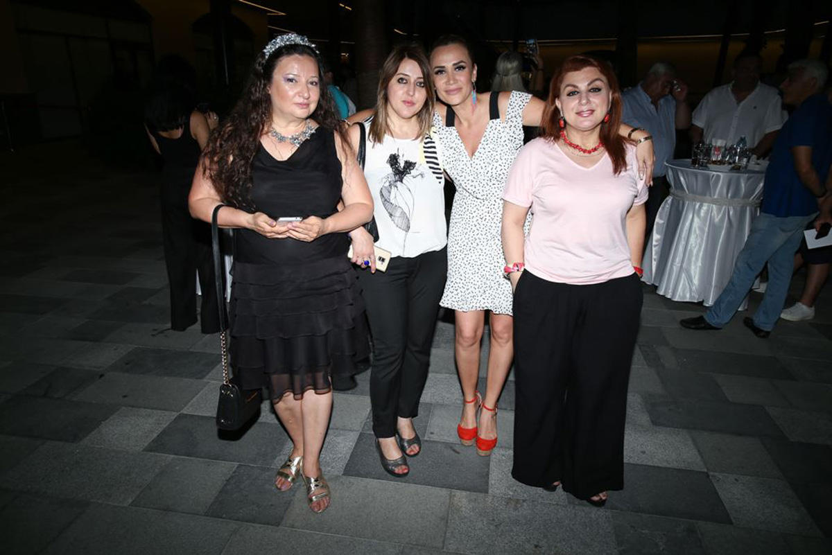 Приключения азербайджанцев и русских на берегу Каспия (ВИДЕО, ФОТО)