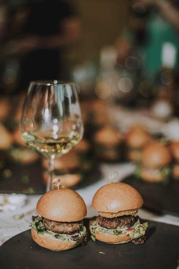 Выпускники Гарварда показали в Баку как заработать миллиард (ФОТО)