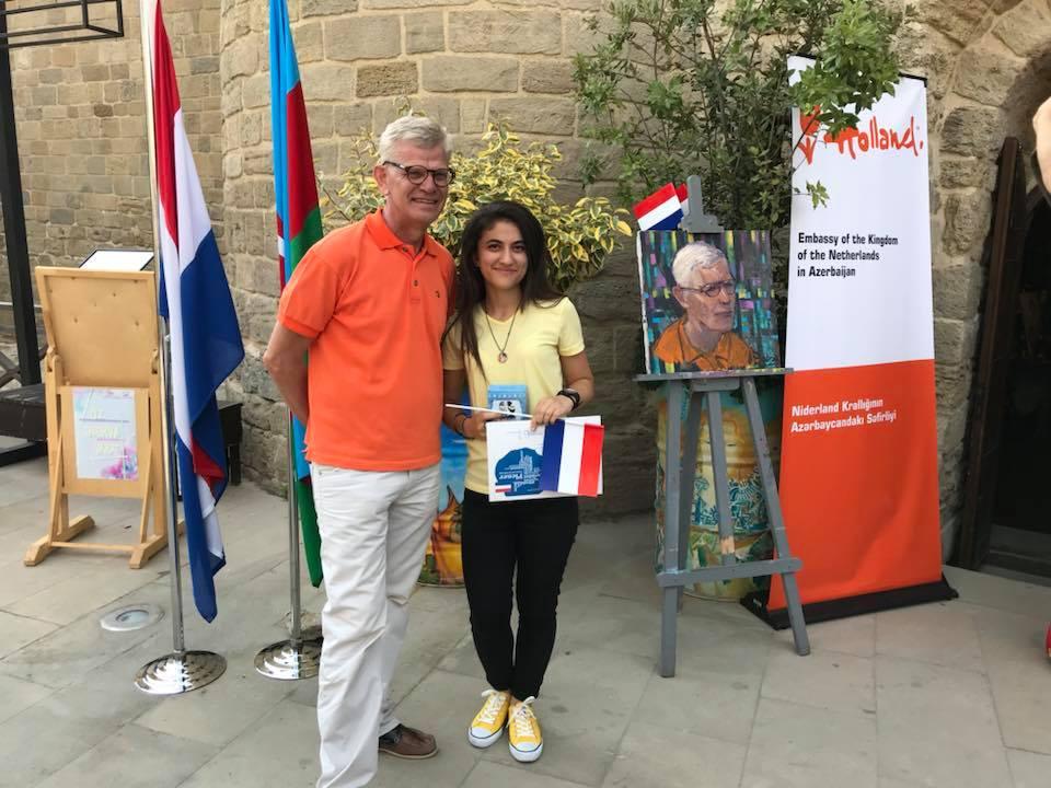 Посол Нидерландов в Азербайджане восхищен своим портретом: Страна тюльпанов и ветряных мельниц (ФОТО)