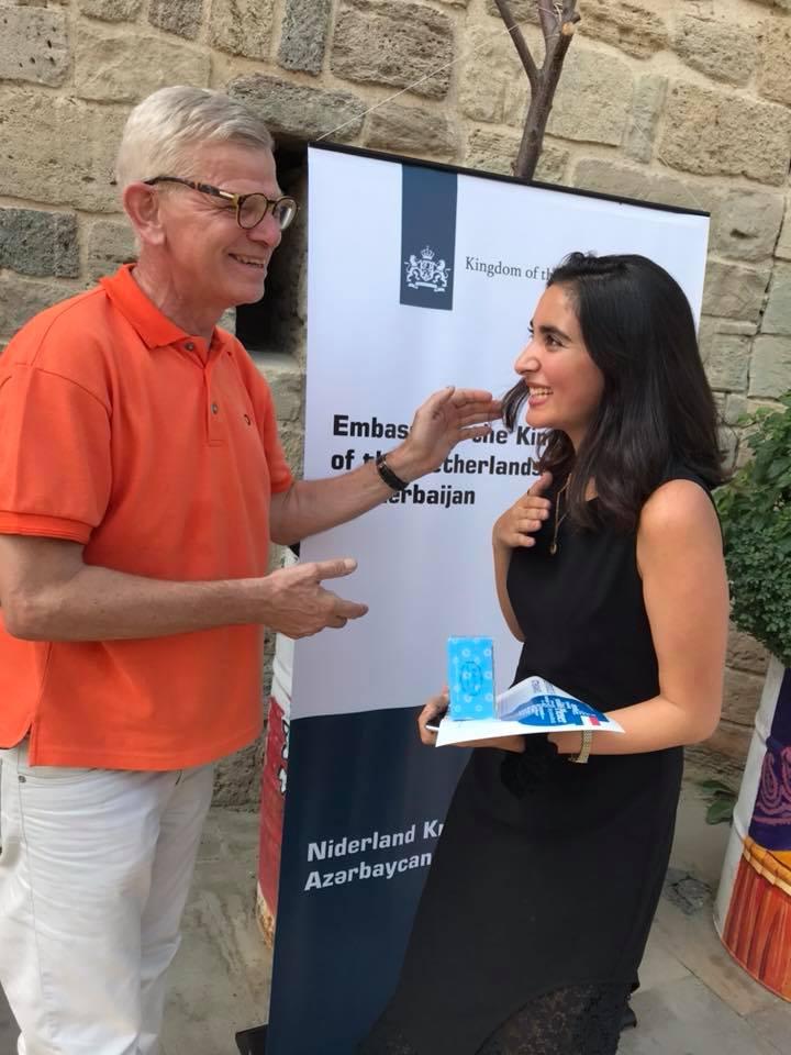 Посол Нидерландов в Азербайджане восхищен своим портретом: Страна тюльпанов и ветряных мельниц (ФОТО)