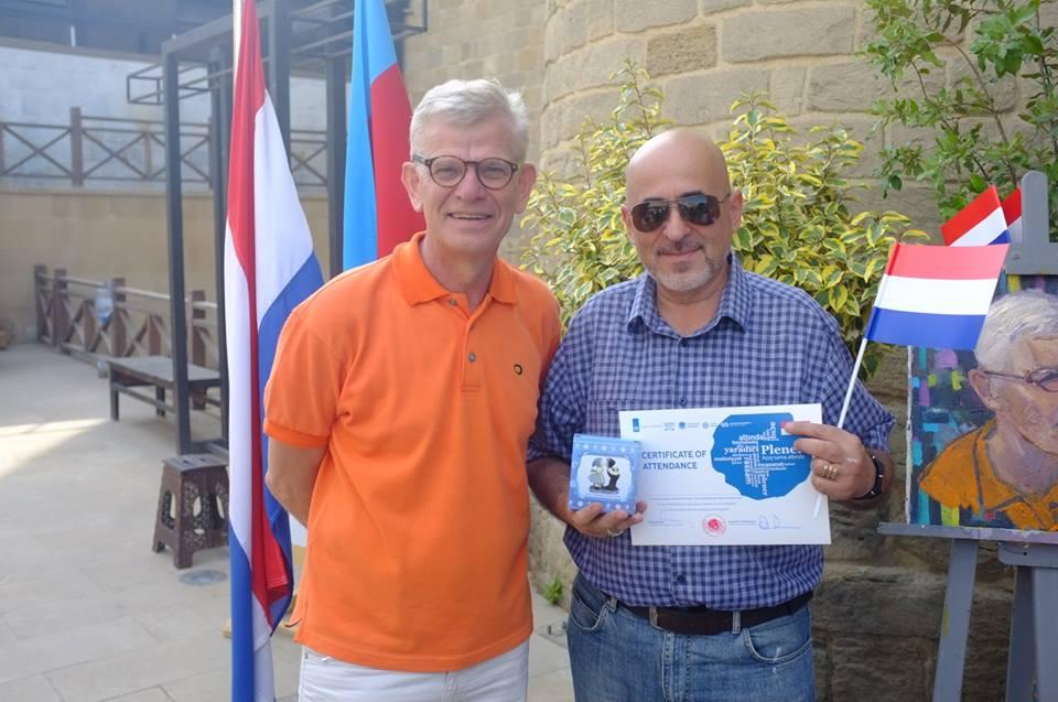 Посол Нидерландов в Азербайджане восхищен своим портретом: Страна тюльпанов и ветряных мельниц (ФОТО)