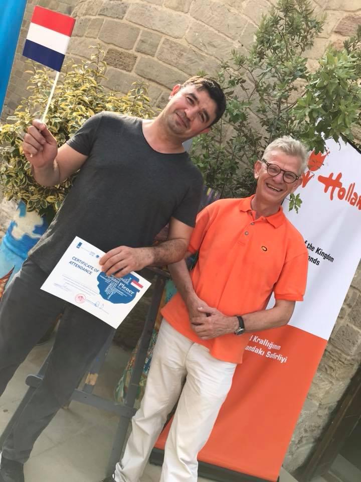 Посол Нидерландов в Азербайджане восхищен своим портретом: Страна тюльпанов и ветряных мельниц (ФОТО)