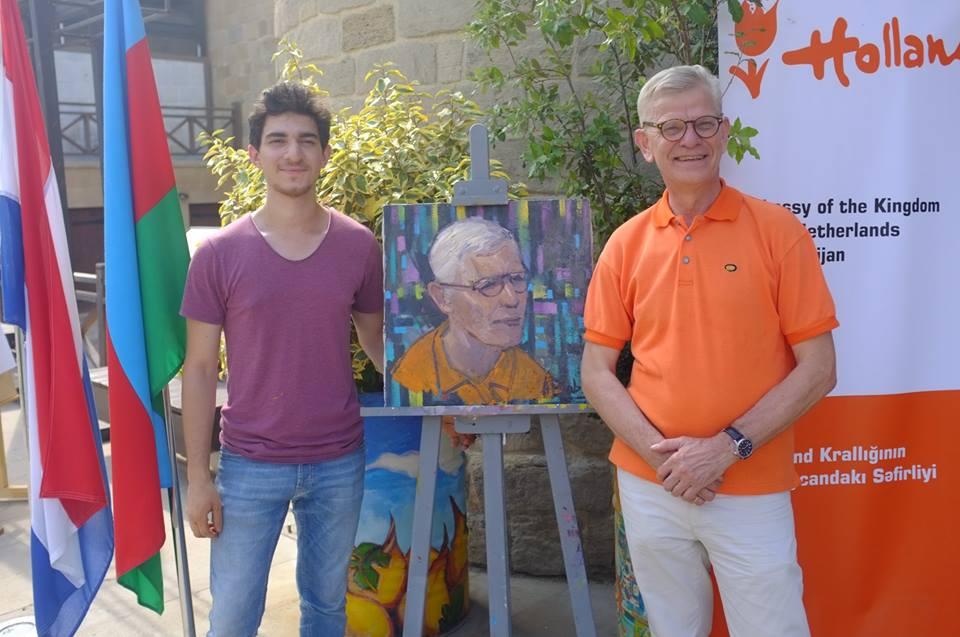 Посол Нидерландов в Азербайджане восхищен своим портретом: Страна тюльпанов и ветряных мельниц (ФОТО)