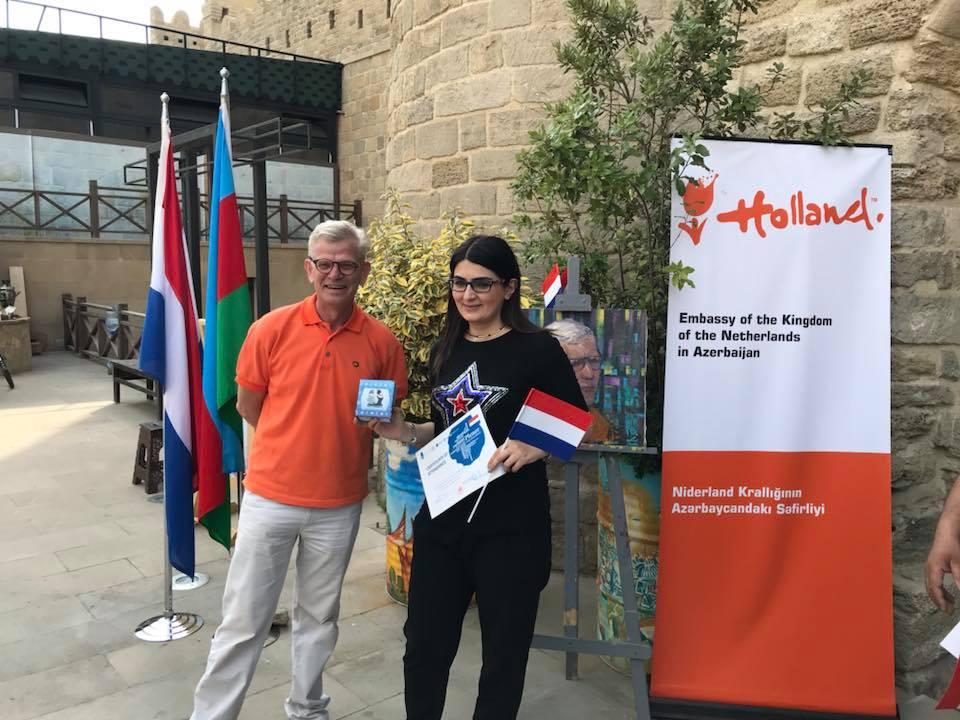 Посол Нидерландов в Азербайджане восхищен своим портретом: Страна тюльпанов и ветряных мельниц (ФОТО)