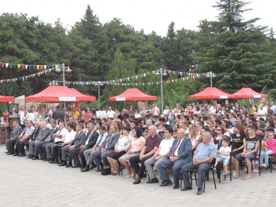 В курортном Нафталане прошел творческий фестиваль "Из регионов в регионы" (ФОТО)